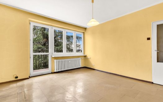 3 pok + balkon| 1 piętro| Do remontu