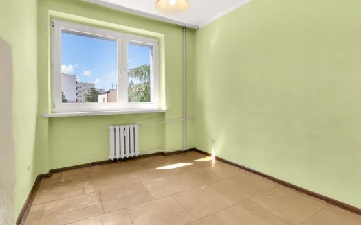 3 pok + balkon| 1 piętro| Do remontu