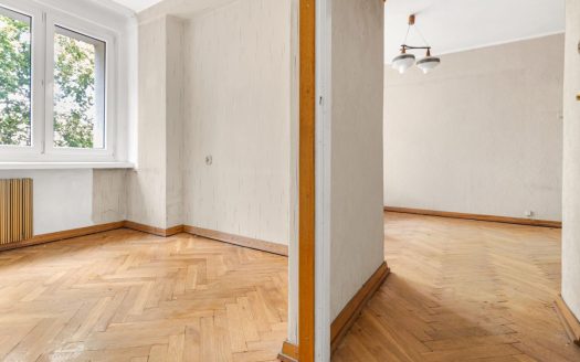 Koszutka. Możliwość podziału na trzy pokoje.