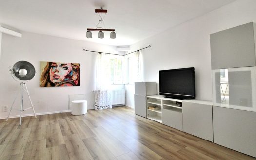 Piętro i poddasze domu z ogródkiem do zamieszkania