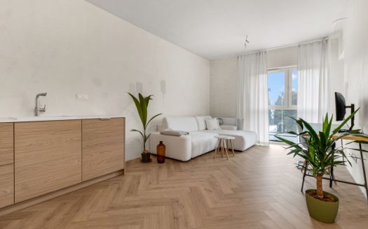 2 pokoje + balkon. Apartamentowiec z 2023r