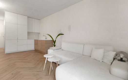 2 pokoje + balkon. Apartamentowiec z 2023r