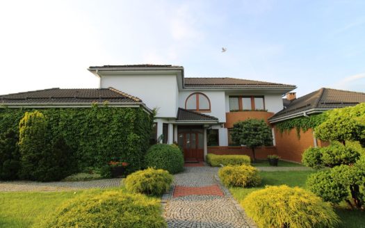 REZYDENCJA ZA MIASTEM | REPTY ŚLĄSKIE | 3600 m2