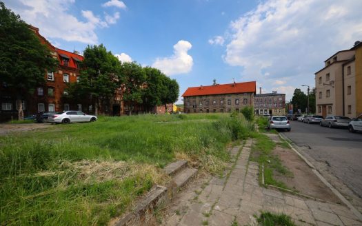 Budowlana niezabudowana |WZ: Garaże, Wielorodzinna