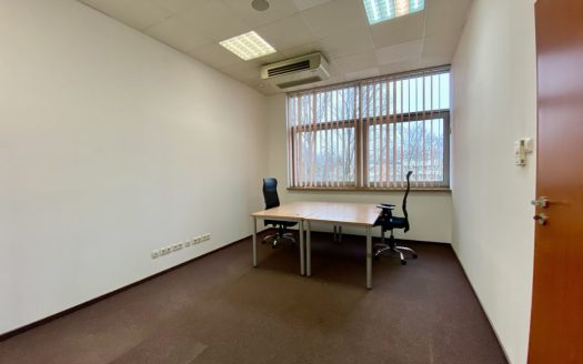 tuż obok A4, duży parking, topowa lokalizacja!