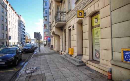 Lokal pod handel i usługi*wejście z chodnika*