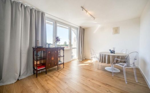 Przestronne, do wejścia, widok na zieleń